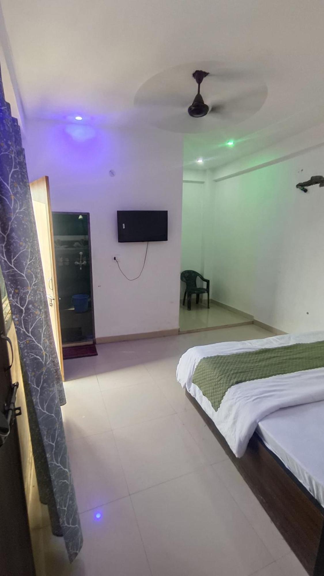 Shri Jee Dham Near Prem Mandir Hotel Vrindāvan Eksteriør billede