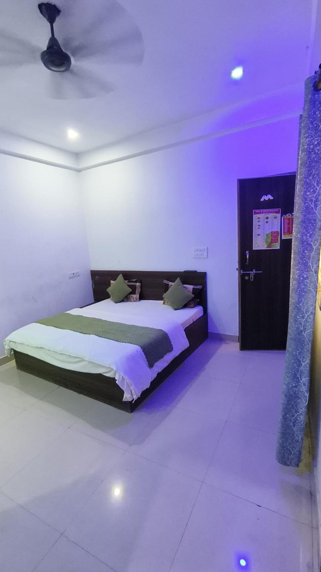 Shri Jee Dham Near Prem Mandir Hotel Vrindāvan Eksteriør billede